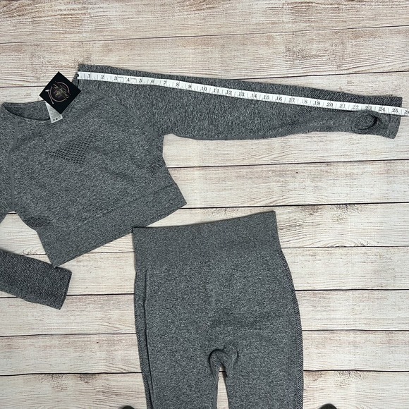 NEW‎ Women's Workout Set 2-Piece Gym Outfit | Crop Top + Leggings | Grey | Small - Picture 10 of 15